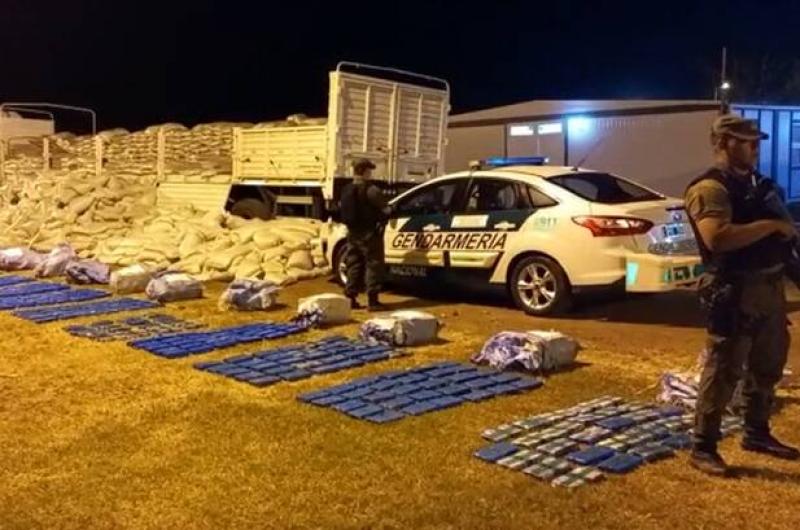 POROTOS BLANCOS- El camión al mando del santiagueño transportaba 427 kilos de cocaína El destino aparente el Mercado Central de Buenos Aires Si no hay abreviados el juicio se realizar en febrero del 2026 en Rosario Santa Fe