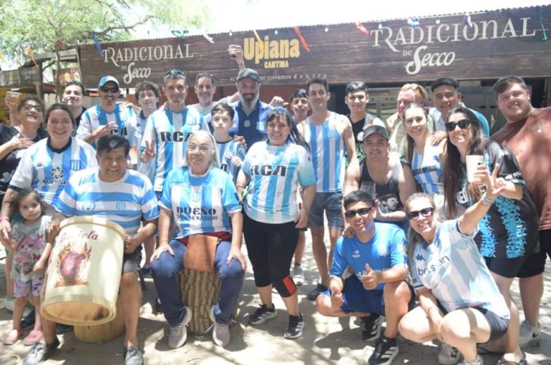 Los hinchas en el patio del Indio Froiln