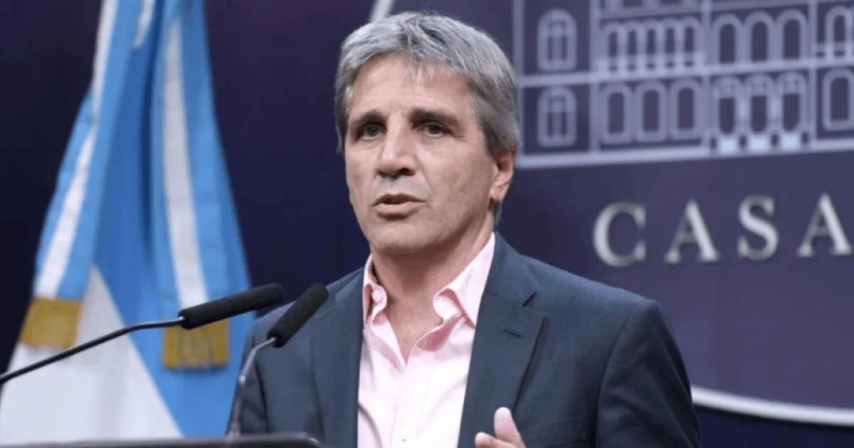 El Gobierno prepara un incremento salarial para funcionarios para el antildeo proacuteximo