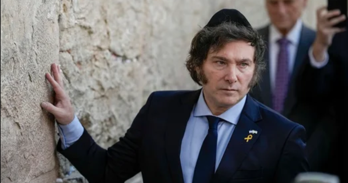 Javier Milei condenoacute el atentado antisemita en una playa de Australia