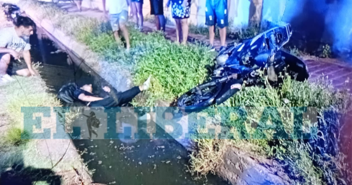 Antildeatuya- motociclista se descompensoacute y cayoacute a un canal de desaguumle