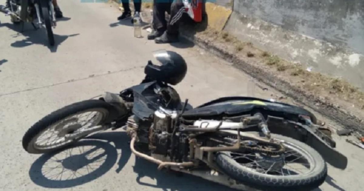 Perdioacute el control de su moto terminoacute en la cinta asfaacuteltica y fue hospitalizado