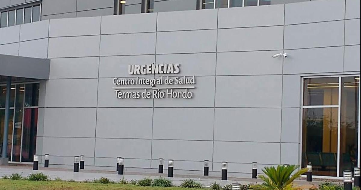 Motociclista sufrioacute fractura de feacutemur al estrellarse contra un poste de luz