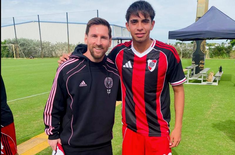 Tahiel Cabral un juvenil de Santiago del Estero que juega bajo la mirada de Lionel Messi