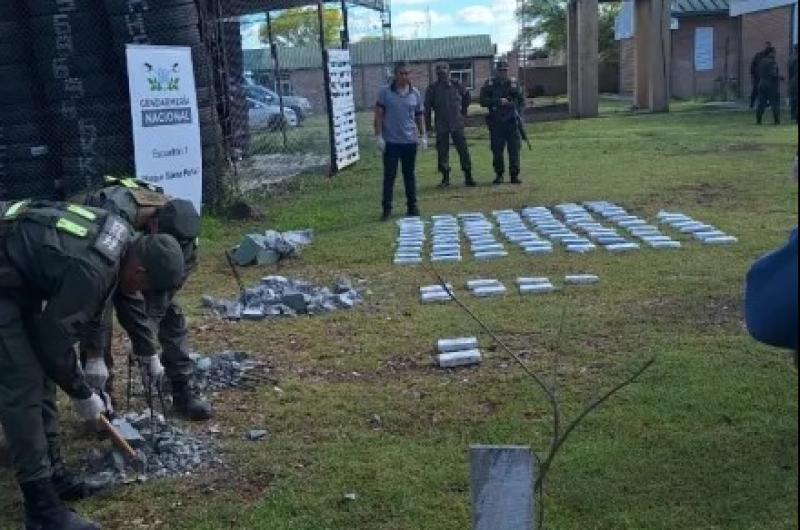 COCAÍNA Y FURIA EN LA RUTA- El misionero es un vendedor de autos El viernes huyó de las fuerzas policiales de Santiago y cayó en el Chaco Ahora lo trasladan a nuestra provincia para afrontar un proceso por drogas