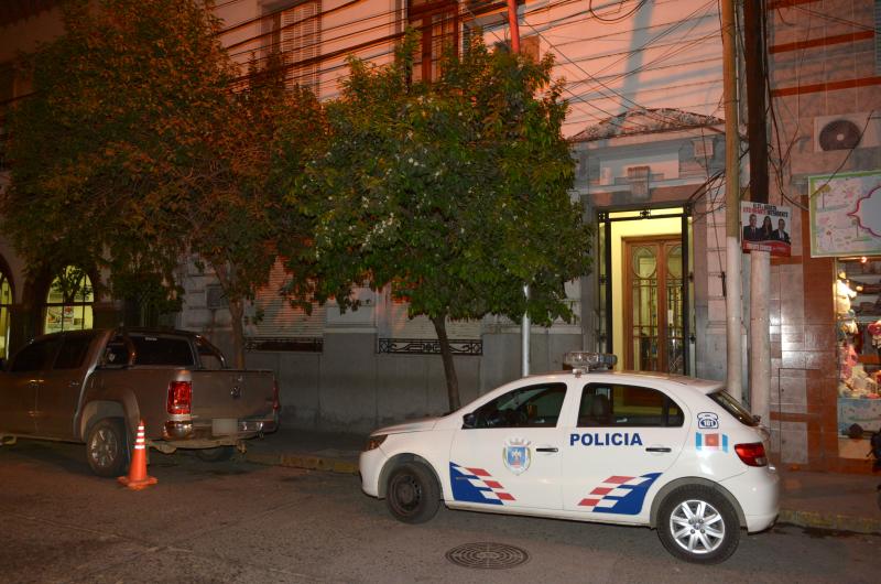 Detuvieron a un hombre por robar zapatillas en un local comercial del centro