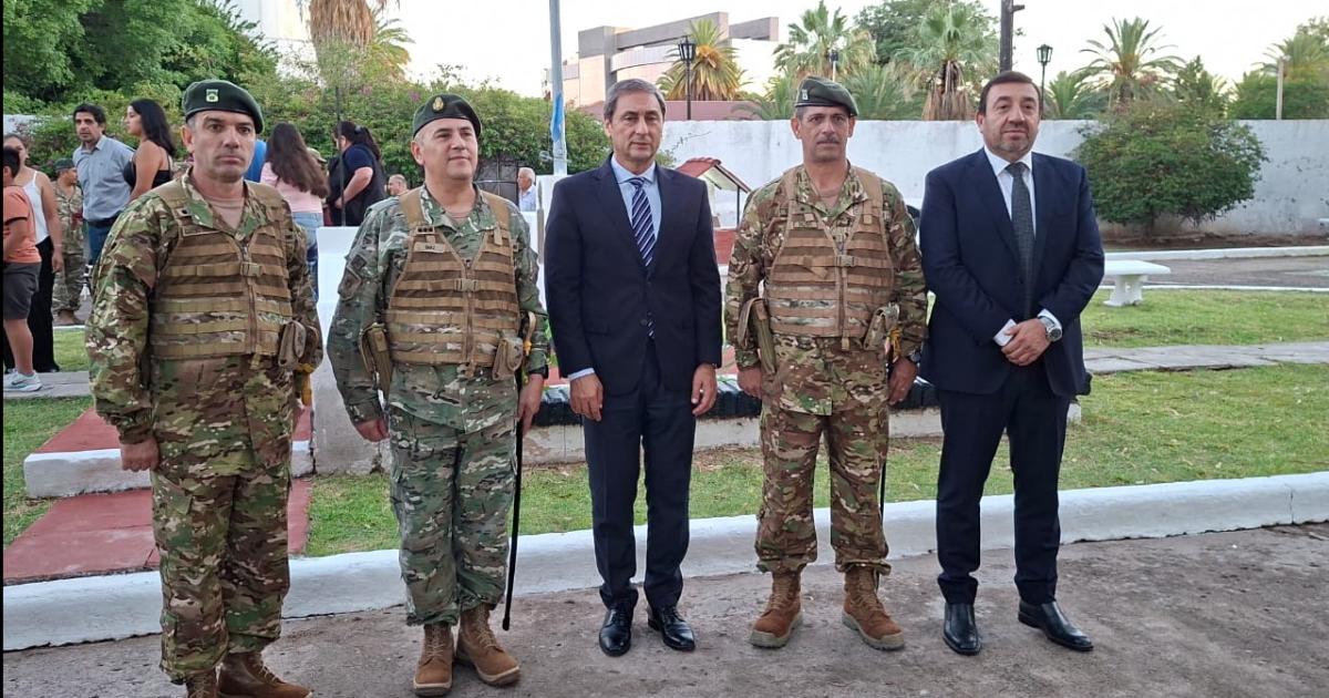 El Vicegobernador asistioacute al cambio de jefatura en el cuartel del Ejeacutercito Argentino