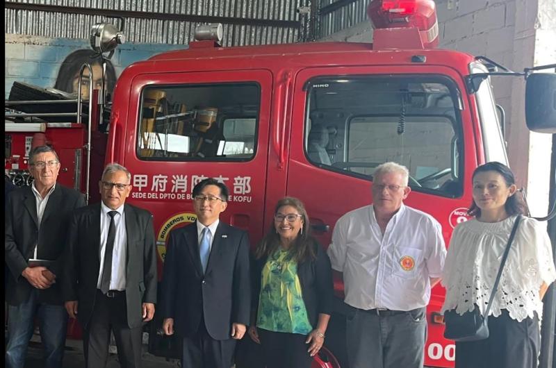 Bomberos de Loreto recibieron autobomba donada por Japoacuten