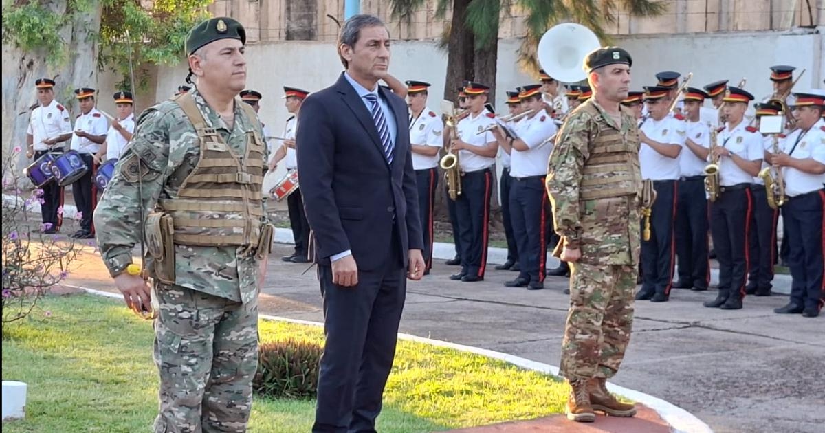 El Vicegobernador asistioacute al cambio de jefatura en el cuartel del Ejeacutercito Argentino