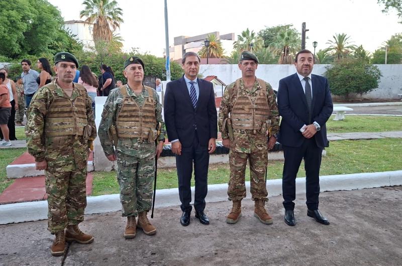 El Vicegobernador asistioacute al cambio de jefatura en el cuartel del Ejeacutercito Argentino 