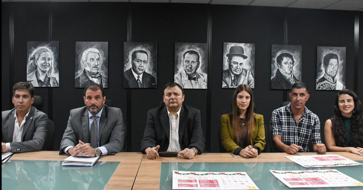 El Gobierno de la Provincia lanzoacute la Canasta navidentildea santiaguentildea con precios accesibles