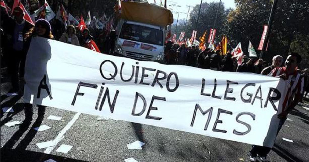 El sueldo no alcanza y resignacioacuten de consumos dos postales de la gestioacuten libertaria