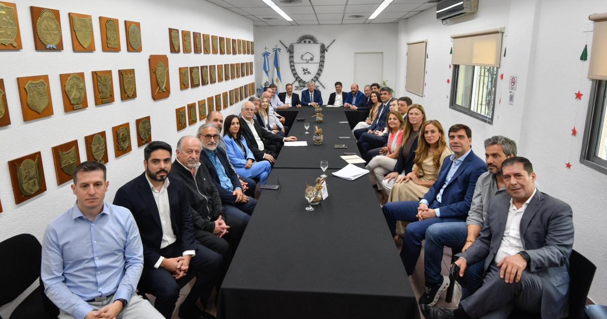 Eliacuteas Suaacuterez se reunioacute con cinco gobernadores y llamoacute a recuperar una Argentina federal e inclusiva