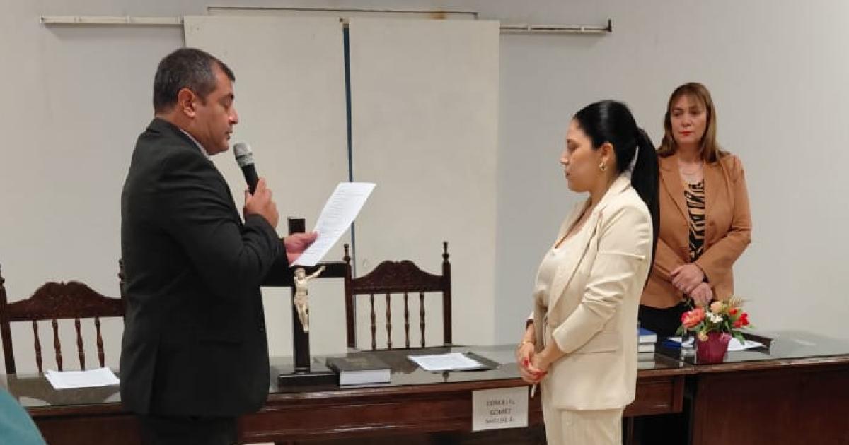 Gladis Iturre asumioacute como nueva intendente de Fernaacutendez