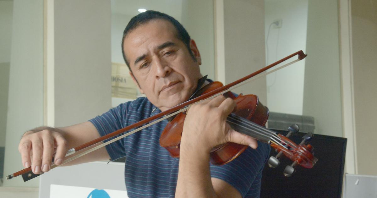 Neacutestor Garnica claacutesico en Concierto en Navidad