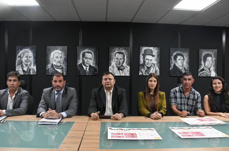 El Gobierno de la Provincia lanzoacute la Canasta navidentildea santiaguentildea con precios accesibles