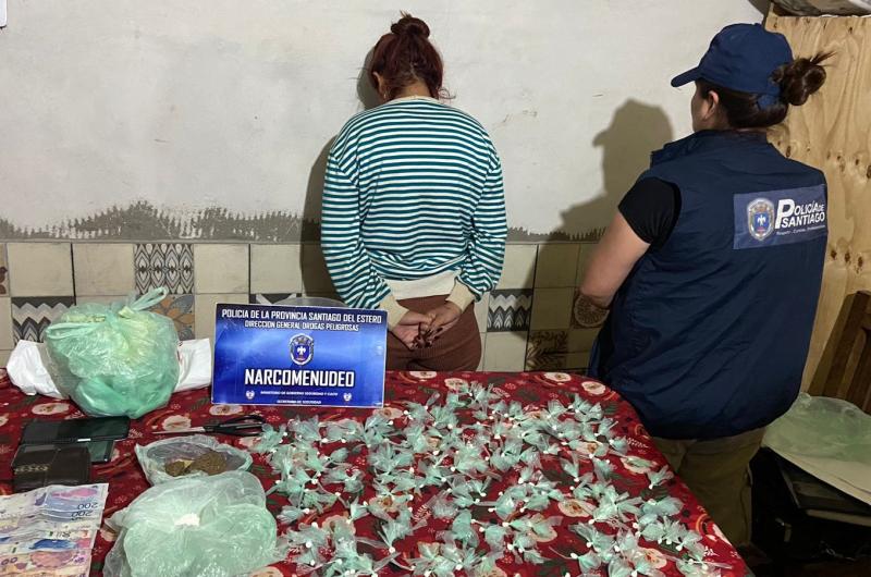 Joven acusada de vender cocaiacutena y marihuana seguiraacute tras las rejas