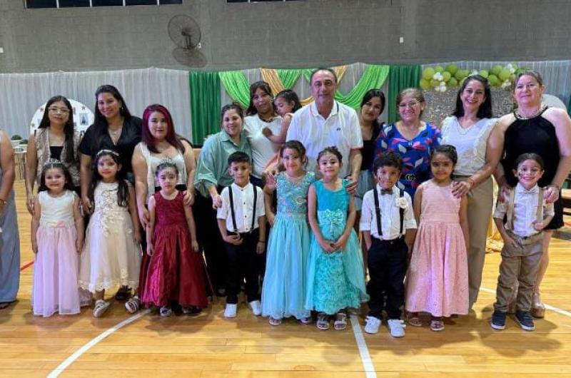 Emotivo cierre del ciclo lectivo 2025 del Jardiacuten Nordm 18 de Estacioacuten Simbolar