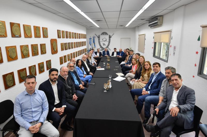 Eliacuteas Suaacuterez se reunioacute con cinco gobernadores y llamoacute a recuperar una Argentina federal e inclusiva