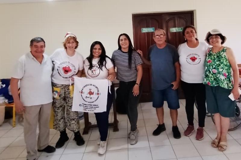 Adultos mayores- Payasos de hospital con los abuelos santiaguentildeos