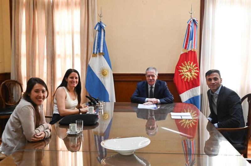 El gobernador recibioacute a la presidenta de Haciendo Caminos