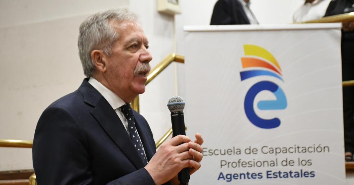 El gobernador Eliacuteas Suaacuterez encabezoacute el cierre del Ciclo Lectivo 2025 de la Escuela de Capacitacioacuten