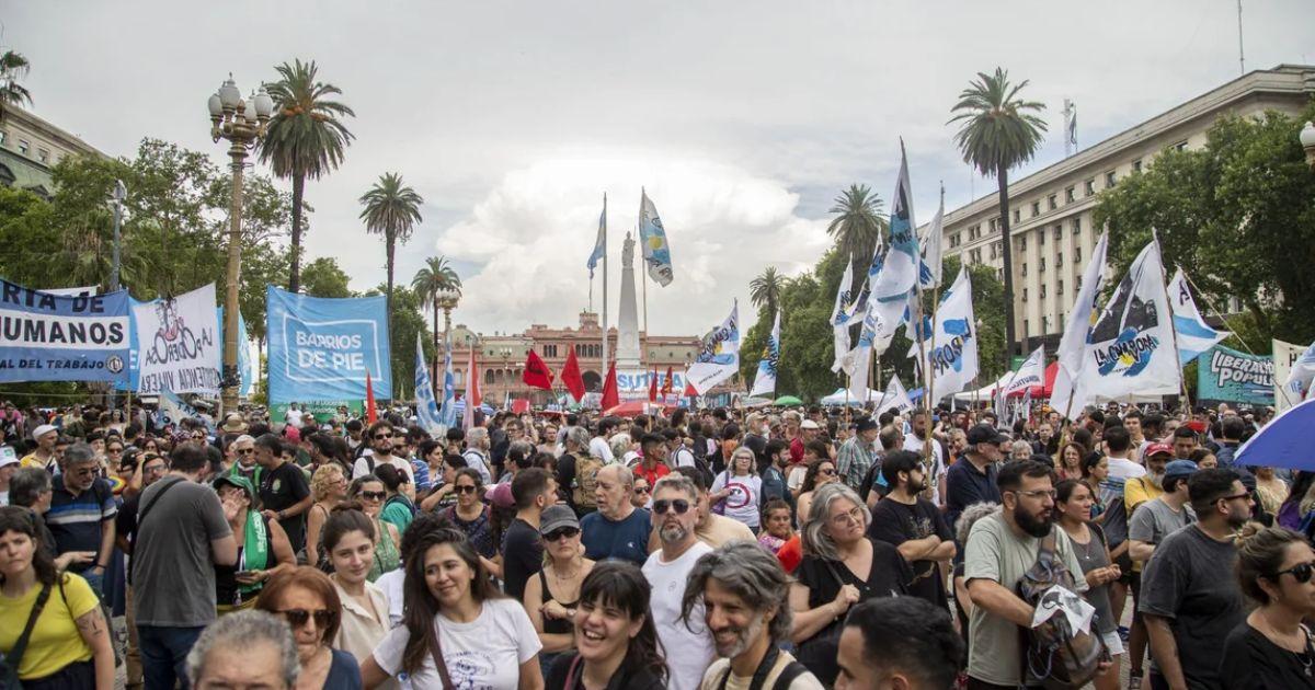 Marcha de la CGT- Le decimos que no a esta reforma entreguista y a los senadores ojo con lo que hacen