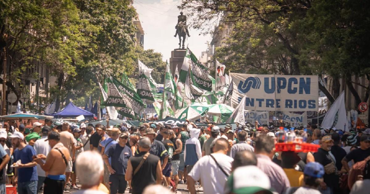 La CGT advirtioacute en Plaza de Mayo- Si avanza la reforma laboral vamos a ir al paro