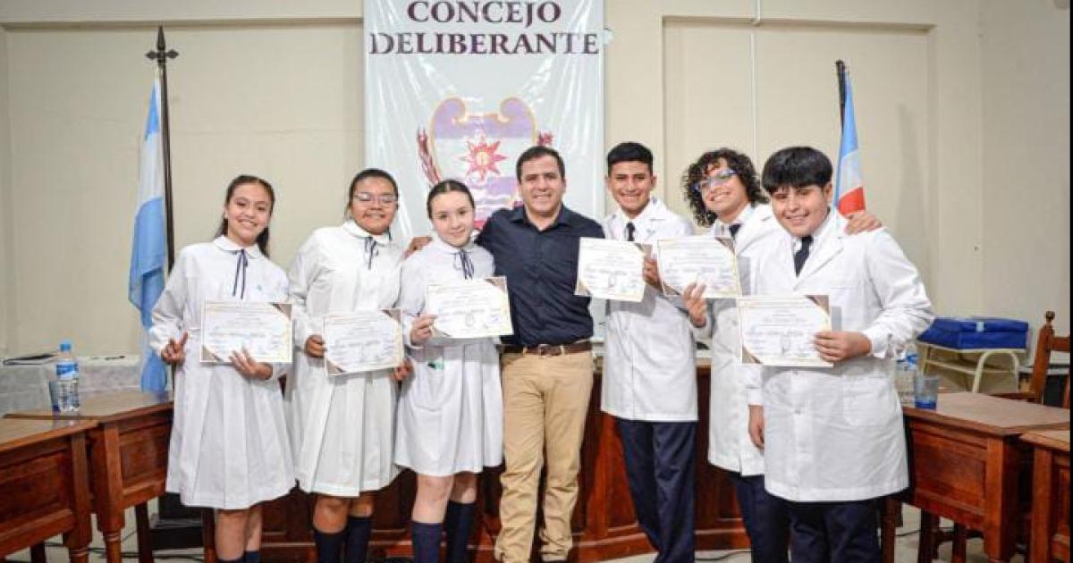 El Concejo Deliberante de Clodomira distinguioacute a los mejores alumnos