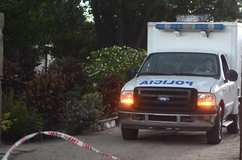 PROCEDIMIENTO- Trabajaron numerosos policías de varias �reas coordinados por la fiscal María Alejandra Holgado Al final los forenses confirmaron que se trató de un suicidio