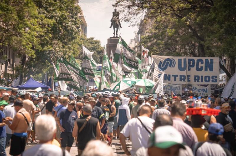 La CGT advirtioacute en Plaza de Mayo- Si avanza la reforma laboral vamos a ir al paro