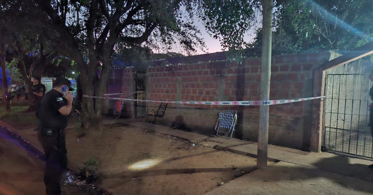 ESCENARIO Frente a su casa el santiagueño fue doblegado a tiros por dos sicarios en motocicleta Hay testigos pero aterrados