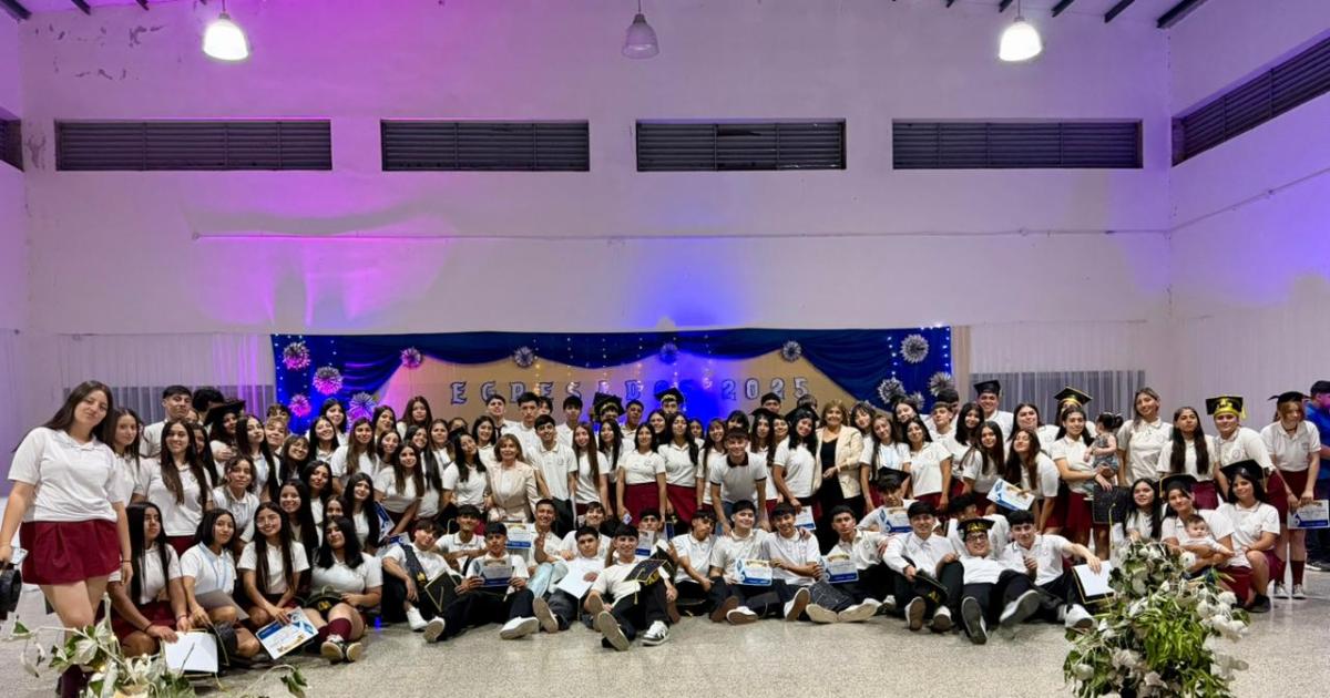 Villa Ojo de Agua- 108 alumnos egresaron del Colegio Secundario Ndeg 7 