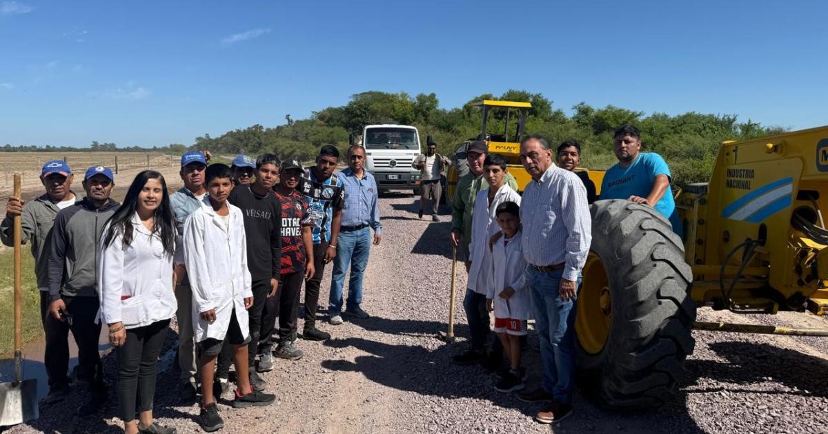 En Colonia Mariacutea Luisa celebran el enripiado de caminos vecinales