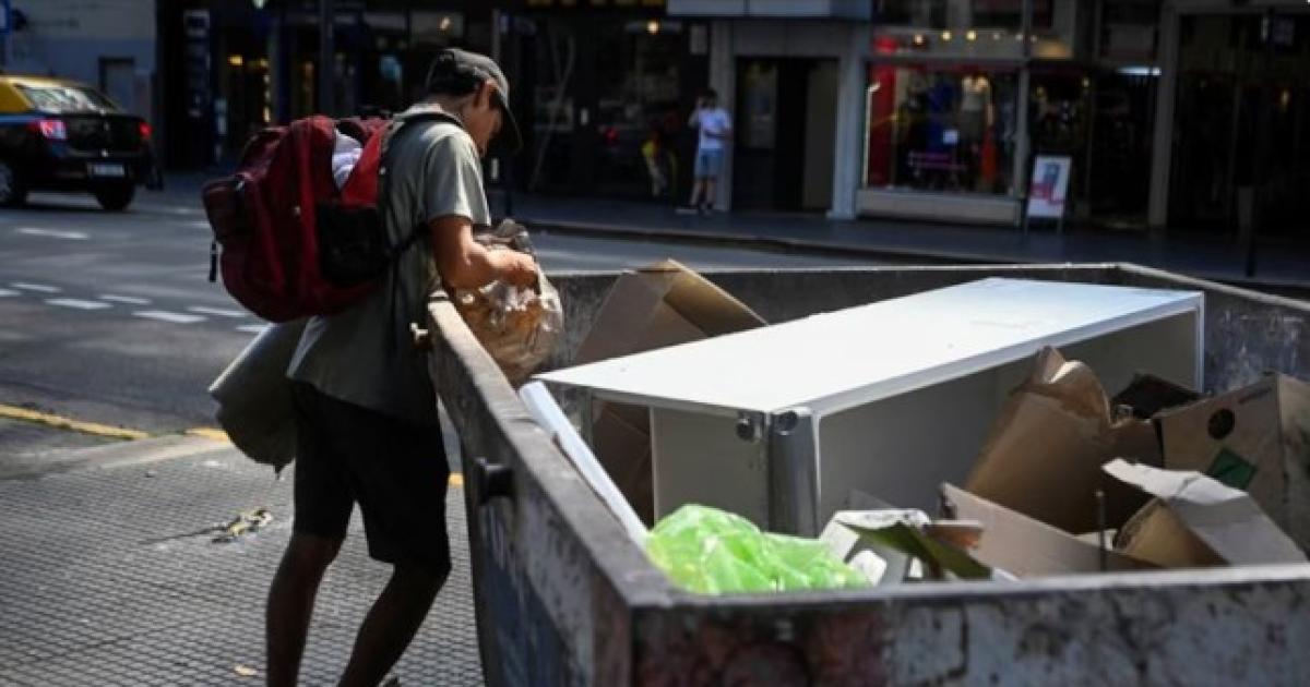 El Gobierno estimó que la pobreza se redujo a 275-en-porciento- en el tercer trimestre del año REUTERSMariana Nedelcu