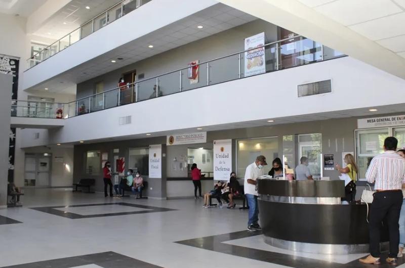 Adolescente violoacute a su novia de 14 antildeos y le causoacute graviacutesimas heridas- ella estaacute internada y eacutel preso