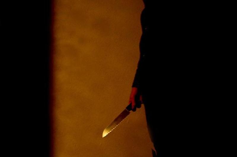 SANGUINARIO- El ordenanza fue sorprendido por su hijo arriba de la víctima apuñal�ndola y a su lado una escopeta Fue apresado a las pocas horas y ahora enfrenta un proceso complejo El cuadro de Leiva muy delicado