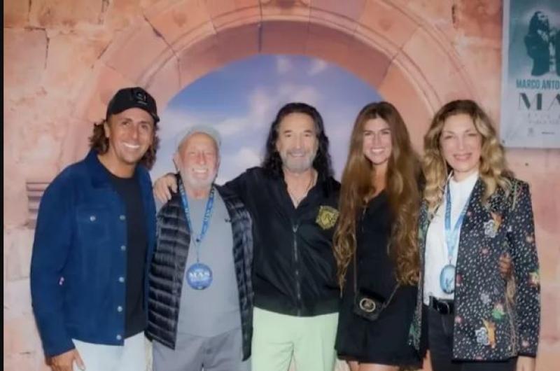 Loly Antoniale se volvioacute viral por una foto junto a su marido muy parecido a Gustavo Bermuacutedez