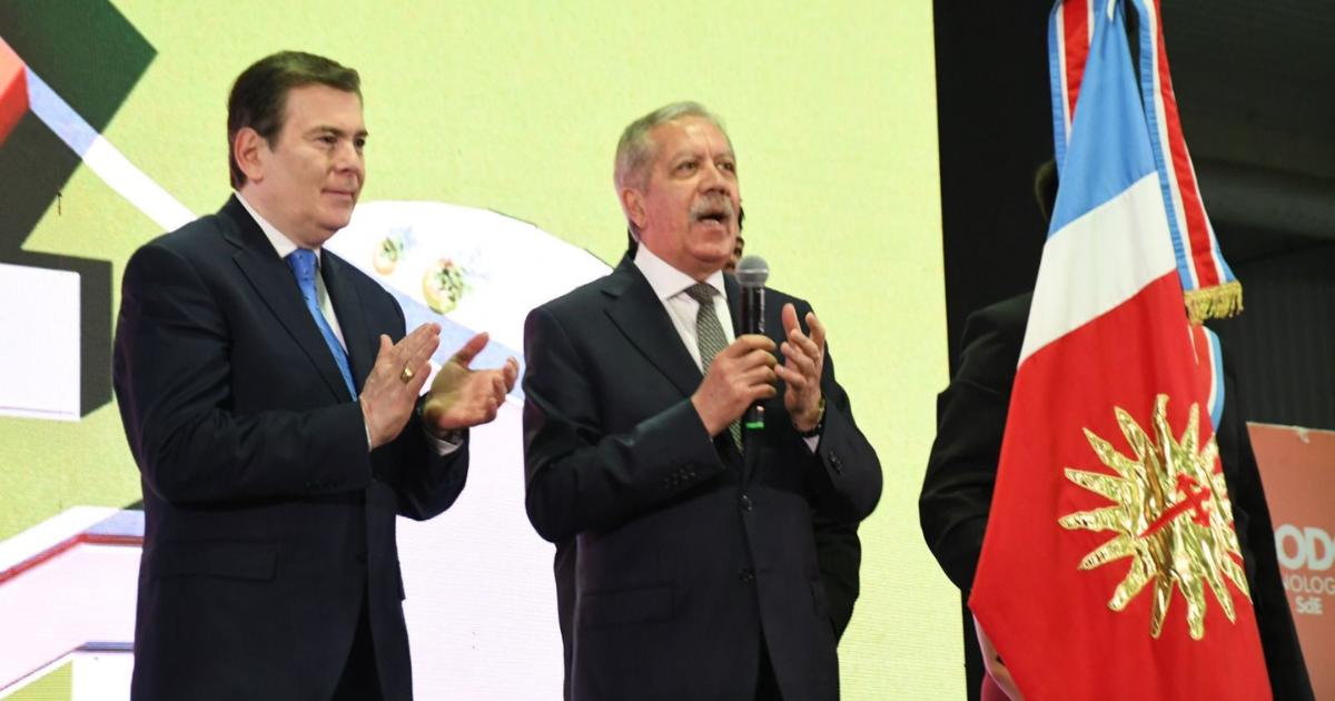 El Gobernador participoacute del acto de colacioacuten de 198 egresados del ITSE y anuncioacute la ampliacioacuten del instituto