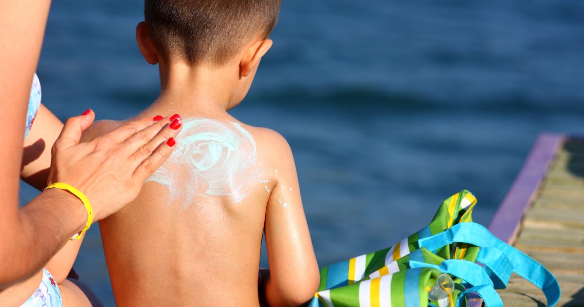 Cuidar la salud de los nintildeos este verano- desde la exposicioacuten al sol hasta picaduras de mosquit