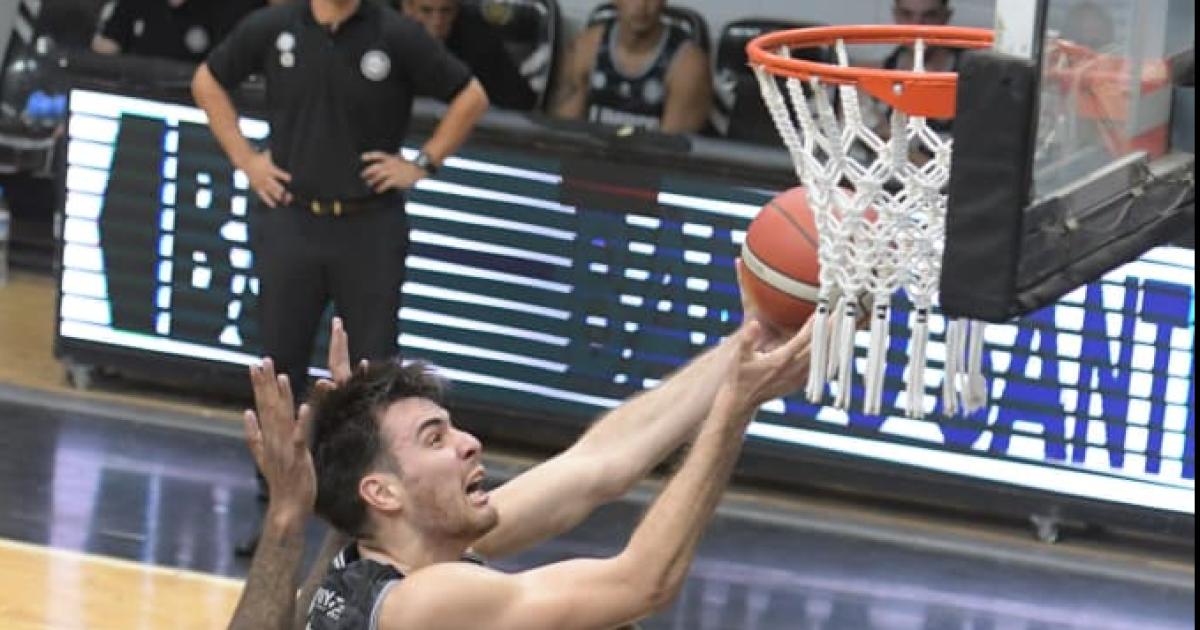 Oliacutempico sumoacute un valioso triunfo ante Platense