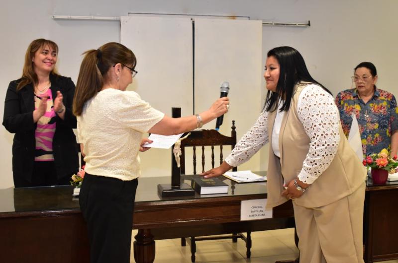 Karina Lastra juroacute como concejal en reemplazo de la CPN Yanina Iturre