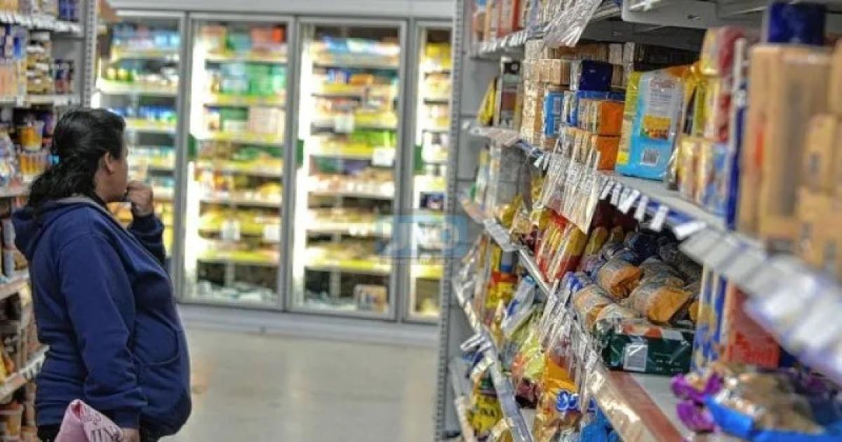 El consumo en los hogares argentinos se contrajo durante el segundo semestre del antildeo 