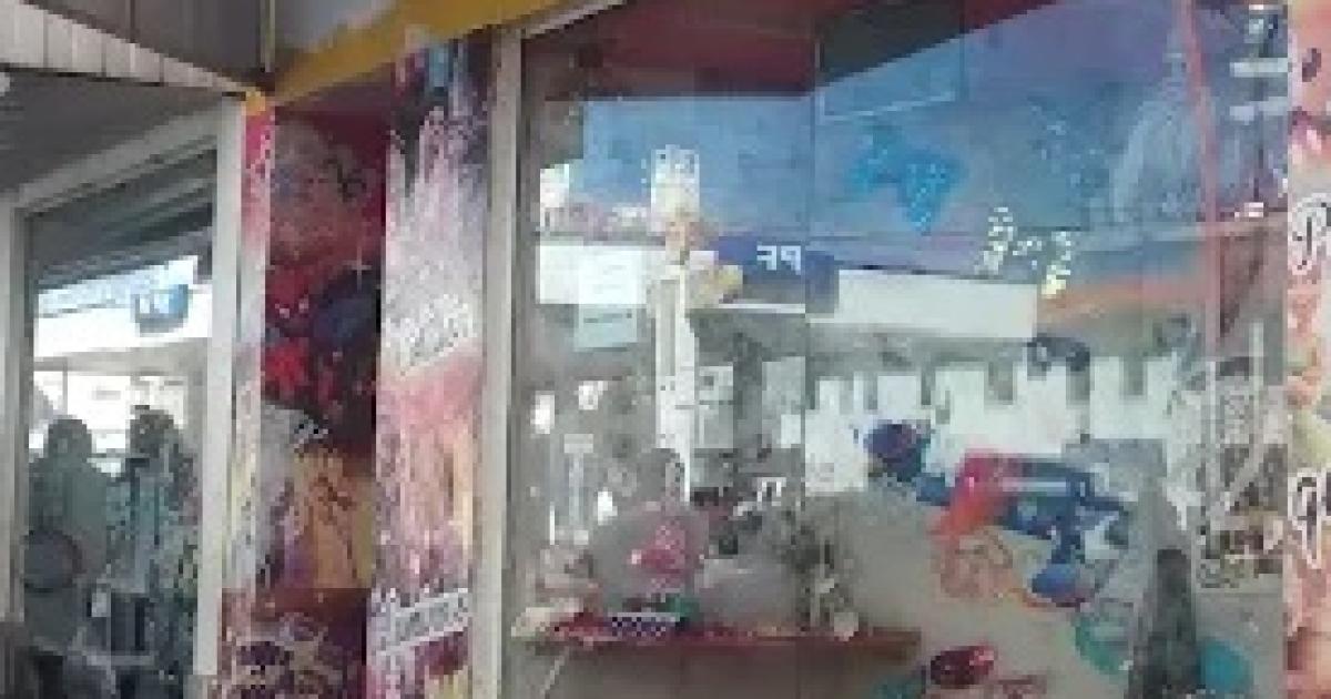 Delincuentes se llevaron 155000 y mercaderiacutea de una casa de cotilloacuten