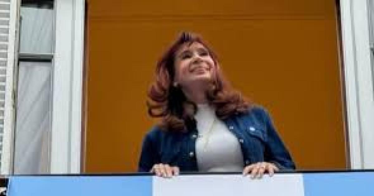 Es una mala noticia que Cristina siga viva escribioacute el bioacutegrafo de Milei