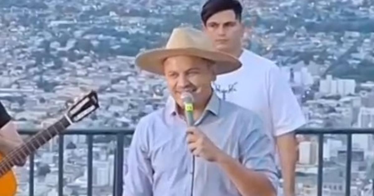 CHRISTIAN HERRERA SOBRE KOLI ARCE- CON CARINtildeO VAYA NUESTRO HOMENAJE