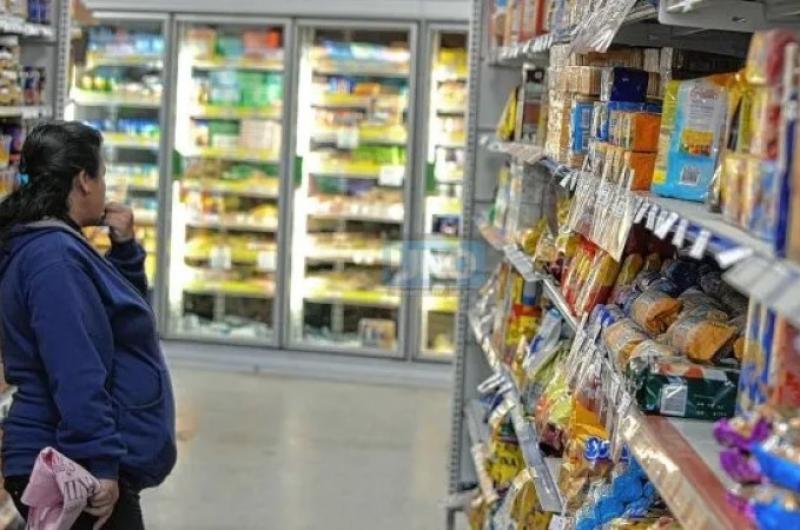 El consumo en los hogares argentinos se contrajo durante el segundo semestre del antildeo 