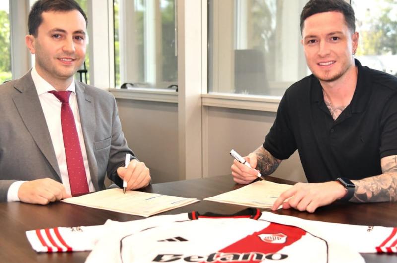 River oficializograve la incorporacioacuten de Aniacutebal Moreno 