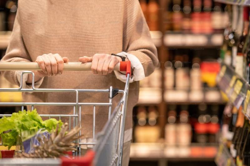 El consumo en supermercados mostroacute una baja significativa en noviembre