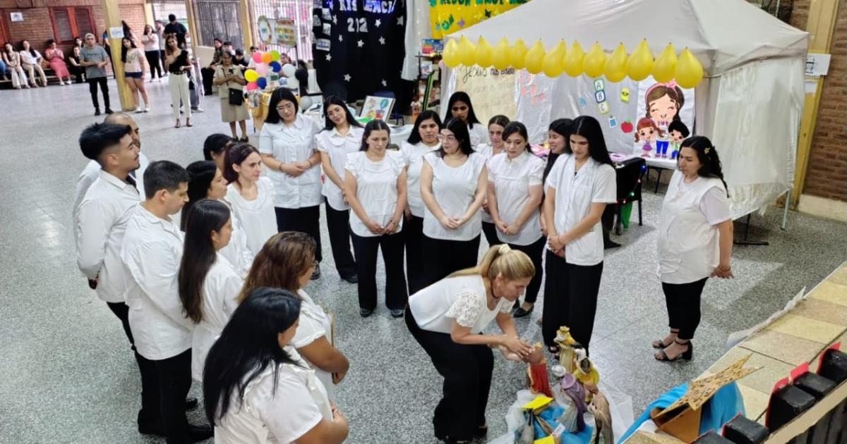 Casi egresados de la docencia compartieron emotiva ceremonia